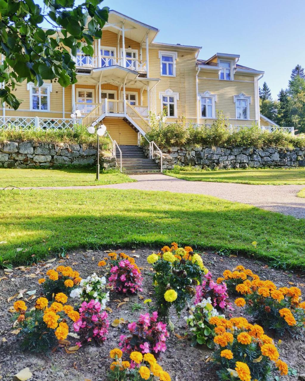 Karolineburg Manor House Hotel Kajana Eksteriør bilde